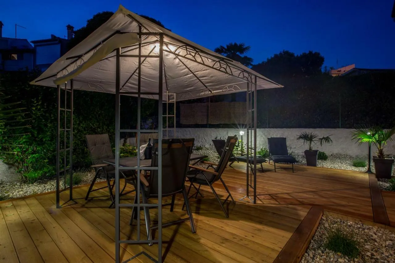 Exclusive City Center Apartment With Garden Rovinj