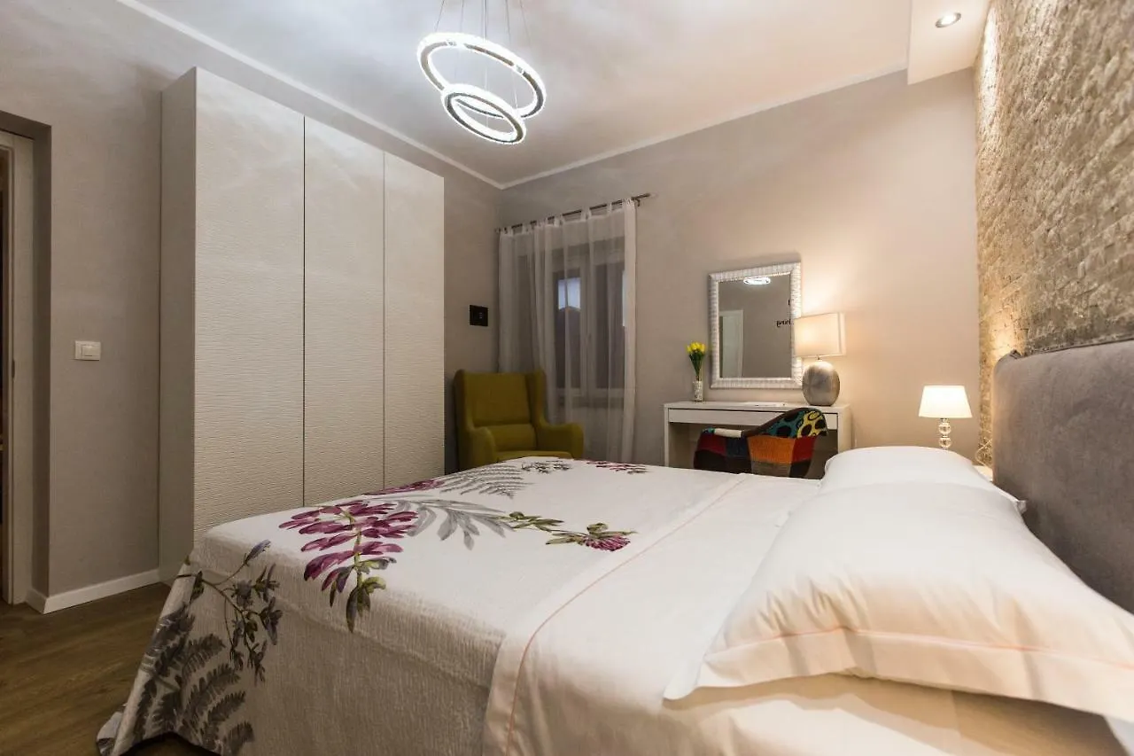 Exclusive City Center Apartment With Garden Rovinj Kroatien