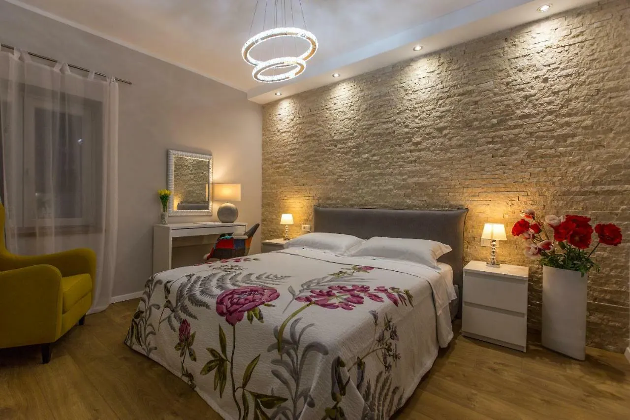 Exclusive City Center Apartment With Garden Rovinj