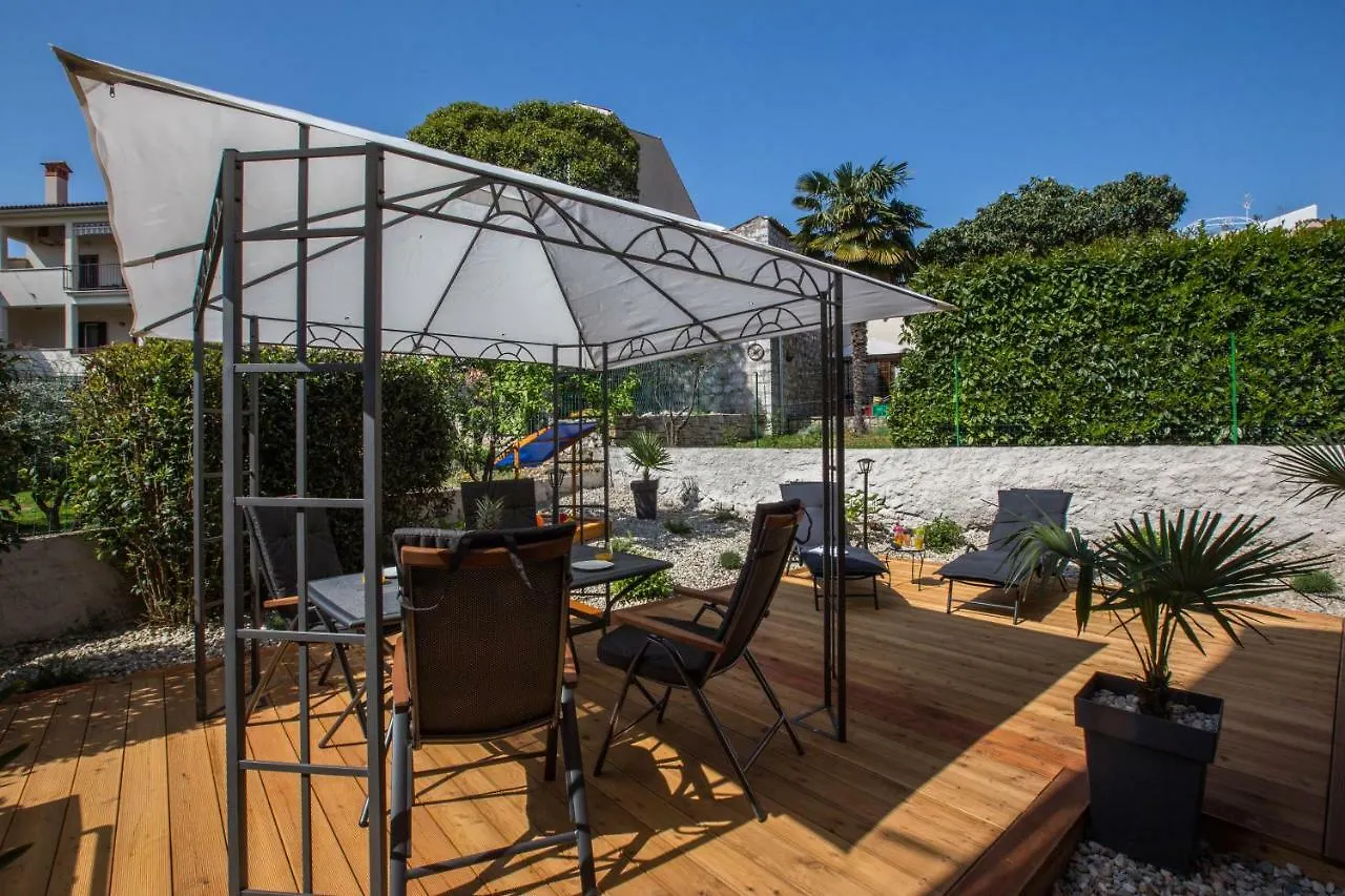Exclusive City Center Apartment With Garden Rovinj