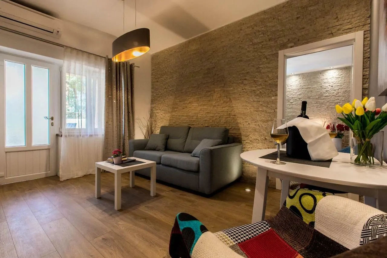 Exclusive City Center Apartment With Garden Rovinj