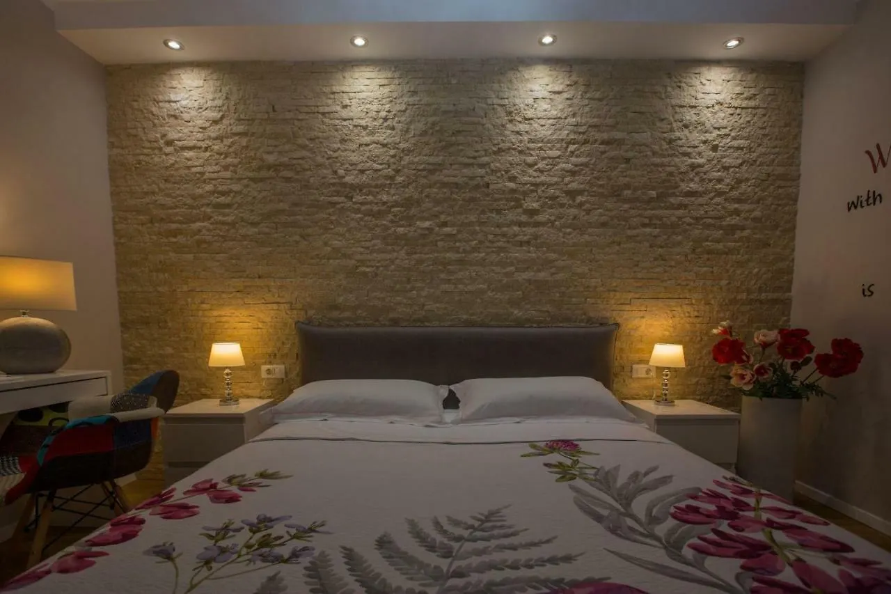 Exclusive City Center Apartment With Garden Rovinj