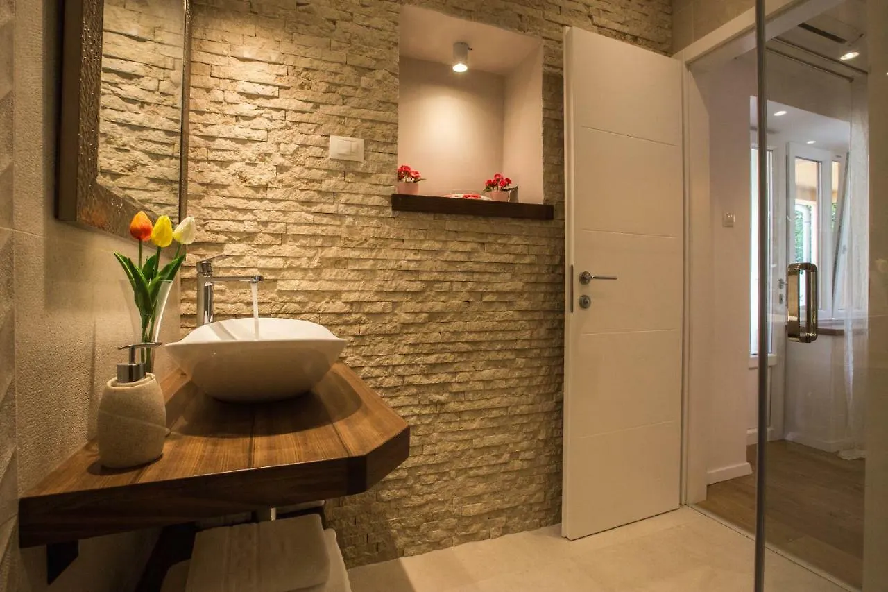 Exclusive City Center Apartment With Garden Rovinj