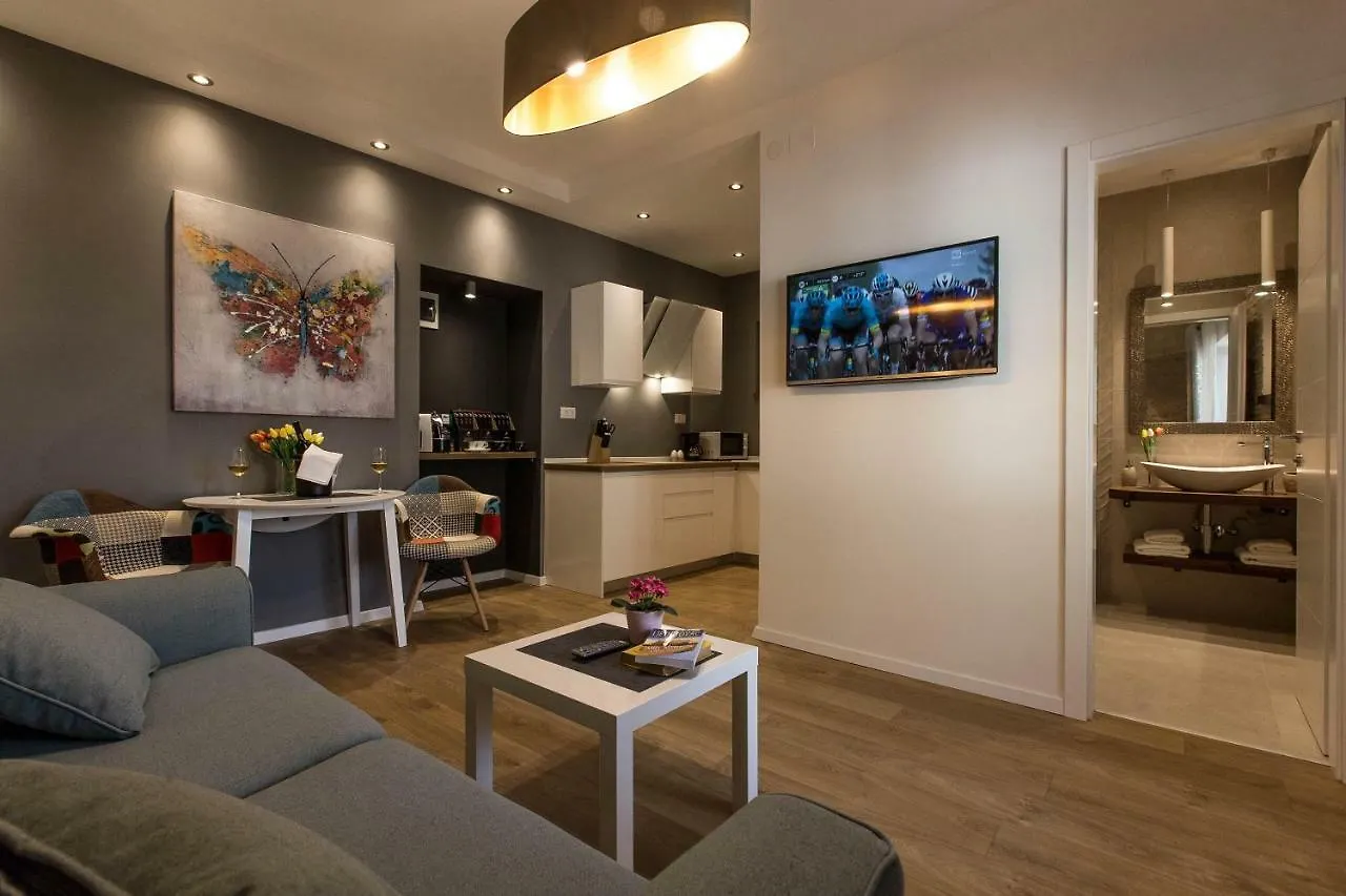 Exclusive City Center Apartment With Garden Rovinj